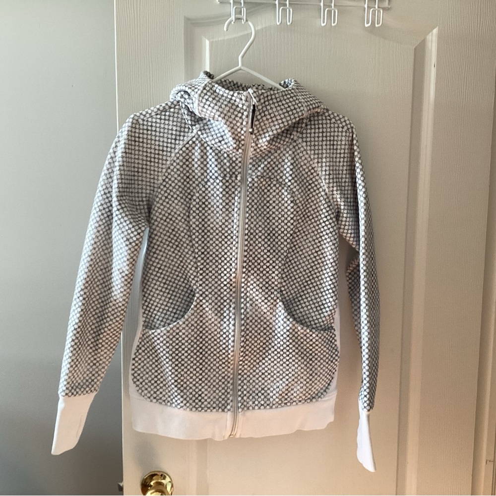 Lululemon Women’s Hoodie - Black and White. Size 8.   B3